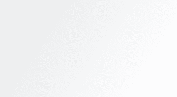 The article of title is L'Eleganza Invernale di Pamela Anderson: Un Omaggio allo Stile Milanese